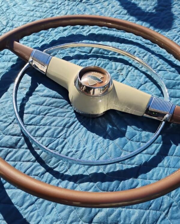 1951-1952 Chevrolet Fleetline BelAir styleliner  steering wheel - Image 3