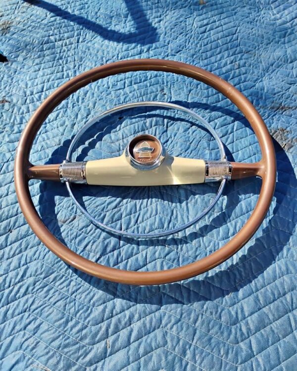 1951-1952 Chevrolet Fleetline BelAir styleliner  steering wheel