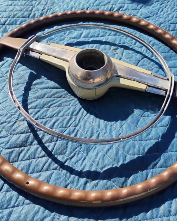 1951-1952 Chevrolet Fleetline BelAir styleliner  steering wheel - Image 2