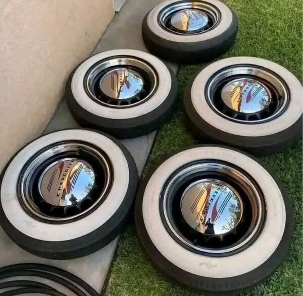 1953 Chevrolet 5 Artillery wheels