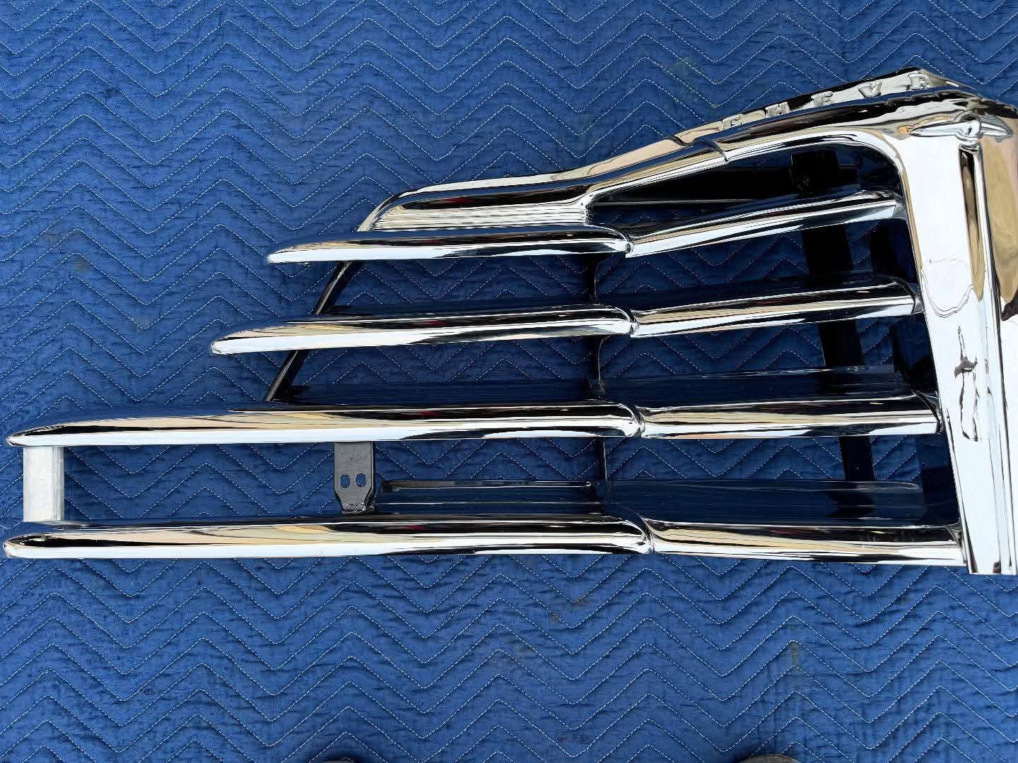 1948 Chevy FleetMaster ORIGINAL Grill Triple chrome plated - Image 2